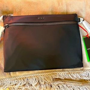 TUMI VOYAGEUR 
Black in color 
Authentic